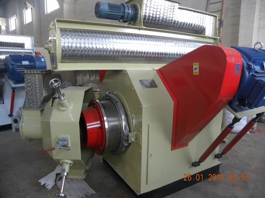 A biomassa de madeira do pó da serragem da palha granula a máquina diam o CE HKJ40J de 4 - de 12mm
